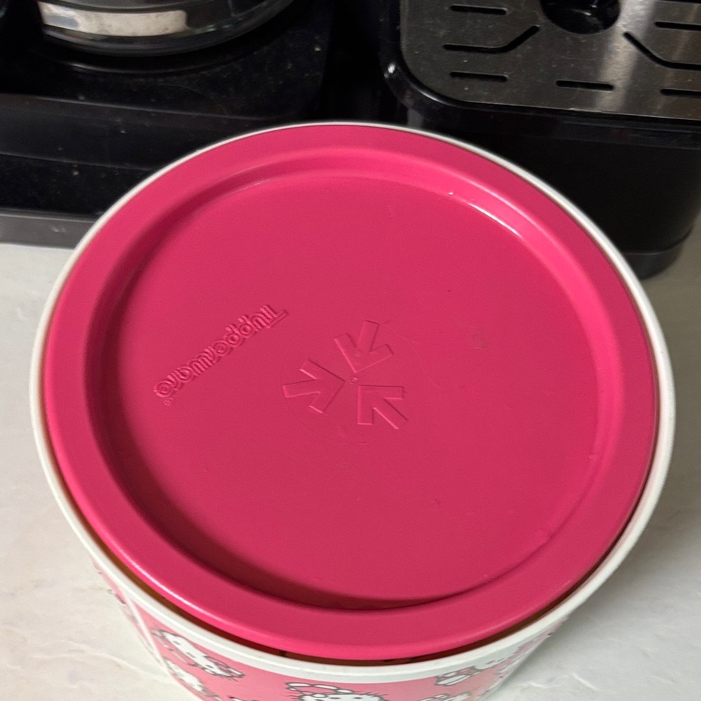 Hello Kitty Nested Tupperware Containers - Picture 5 of 13